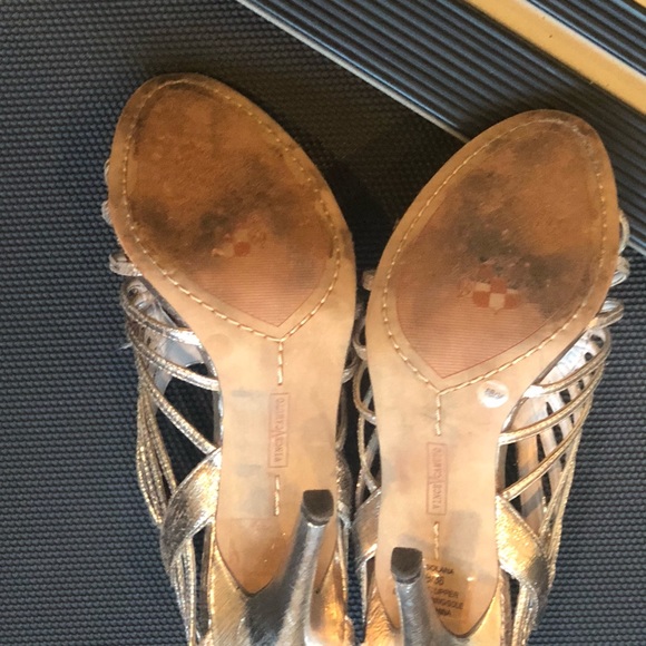 Vince Camuto gold sz 6, 4” heel leather upper - Picture 7 of 7